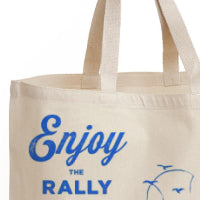Beyaz zemin üzerinde Enjoy the Rally yazısı ve tenis topu grafiği olan bej çanta